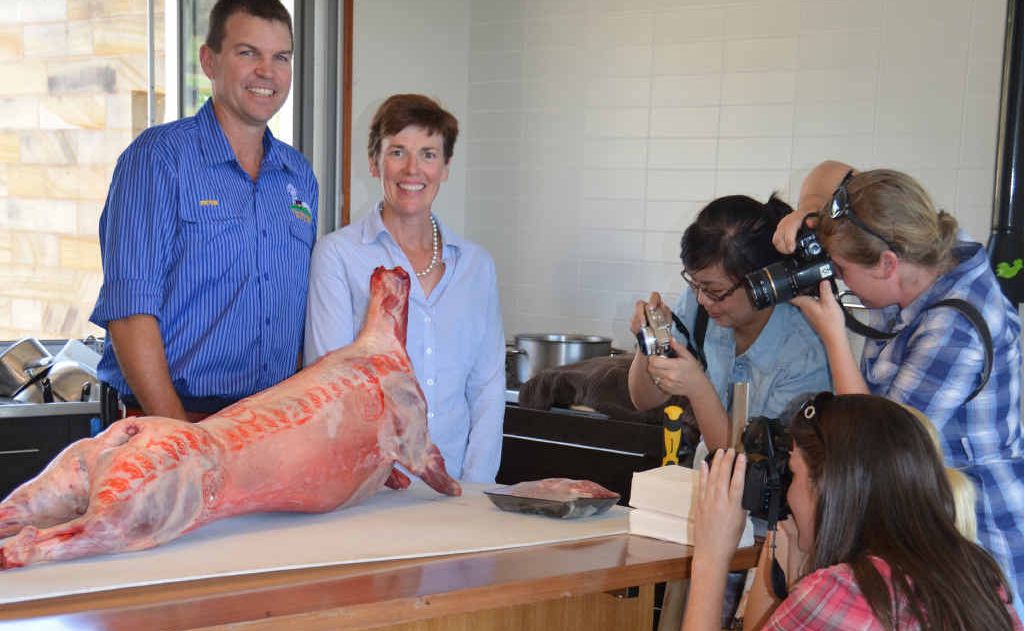 Peter Wright and Jocelyn Hancock with some eager food bloggers.